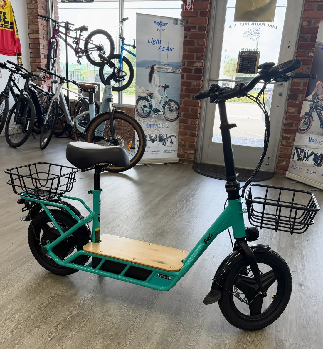 Electric scooter side profile